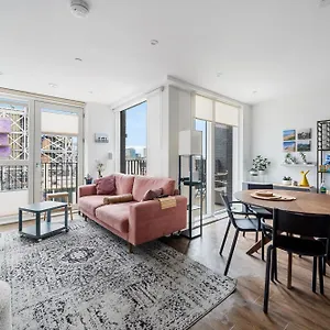 Impeccable Modern 2br Peachy , London United Kingdom